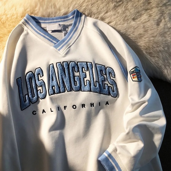 Vintage throwback retro Los Angeles crewneck. Available in two colours! - Picture 1 of 2